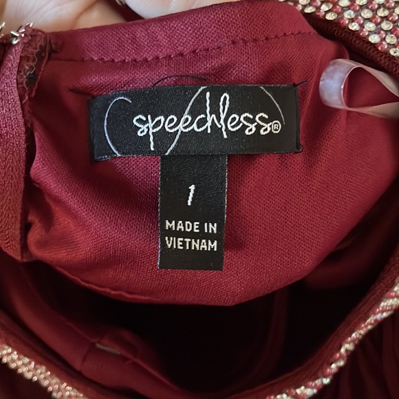 Burgundy Dress Size:1 Pleated Worn 1x Gems along neckline - Picture 8 of 8